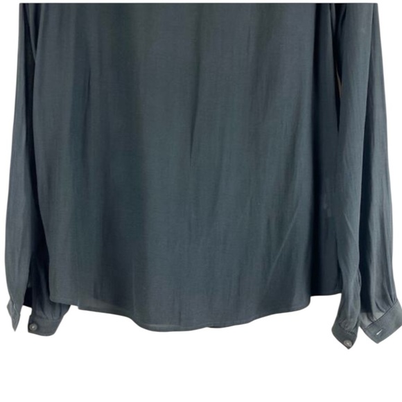 Loft medium petite button up blouse with ruffled collar in excellent condition - Picture 7 of 7